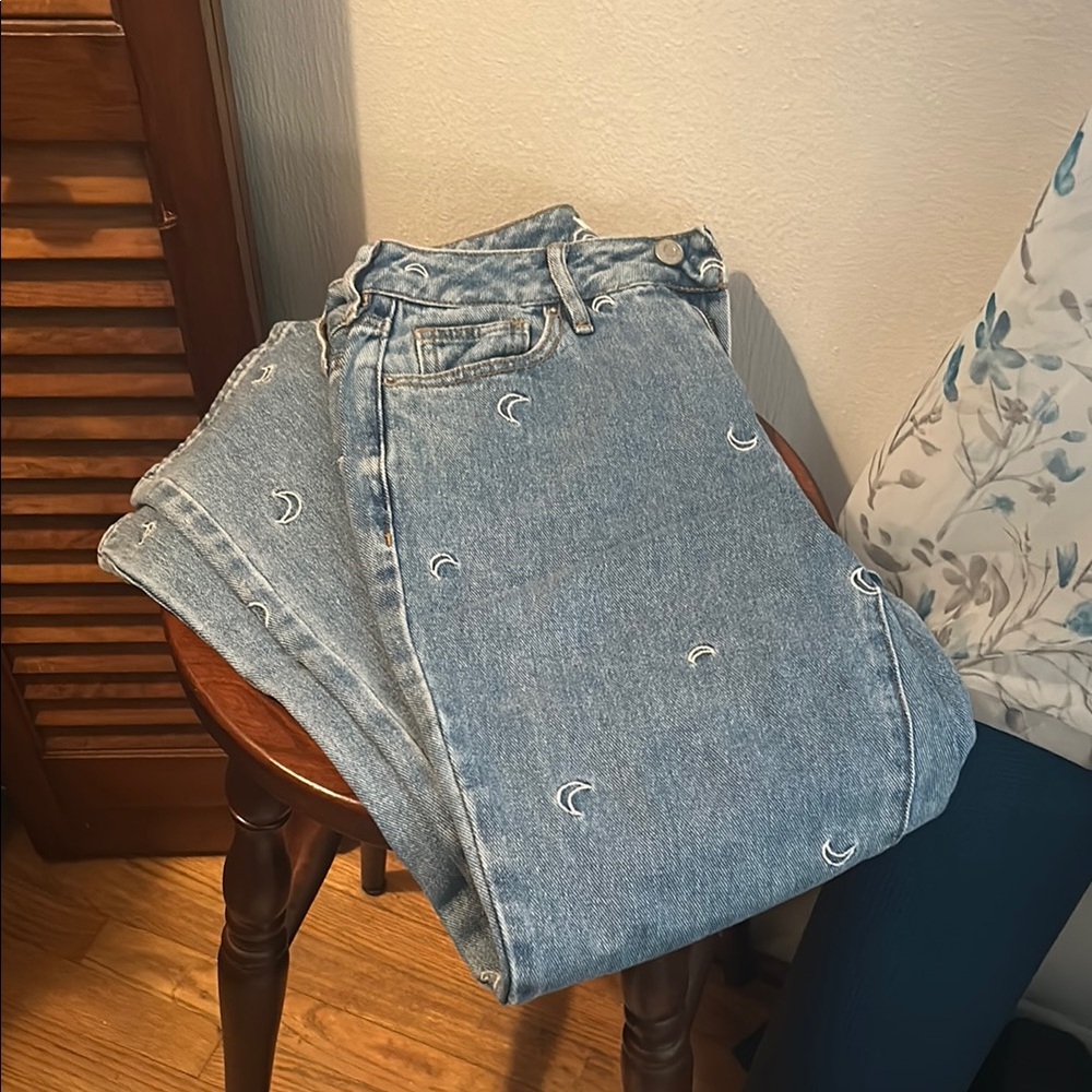 Stylish Blue Women's Jeans with Moon Embroidery
